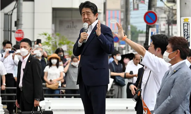 शिंजो आबे की मौत: चुनाव प्रचार के दौरान पूर्व पीएम की हत्या पर जापान में सदमा